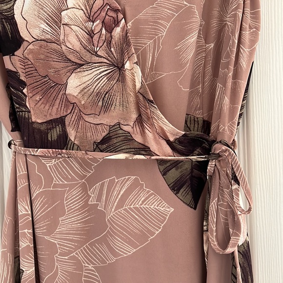 DYNAMITE WRAP DRESS - Picture 4 of 4